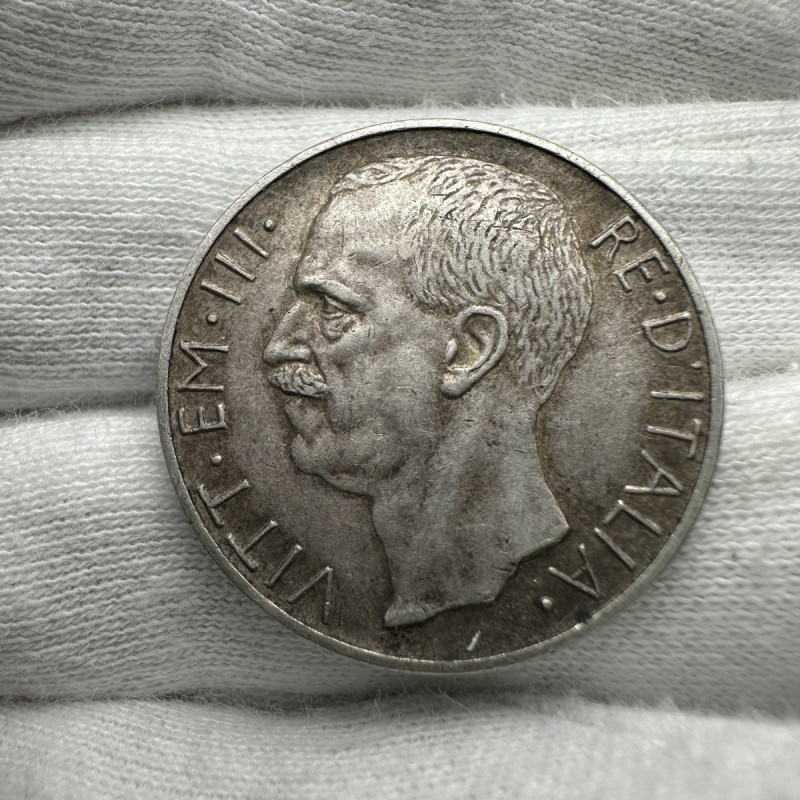 1927 Italy 10 Lire .835 Silver with 2 rosettes